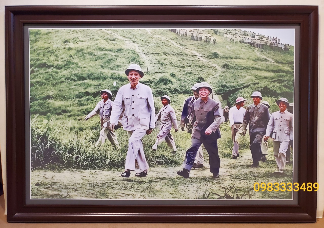 Ảnh màu gốc Chủ tịch HỒ CHÍ MINH và Đại tướng VÕ NGUYÊN GIÁP thăm đơn vị bộ đội 1957