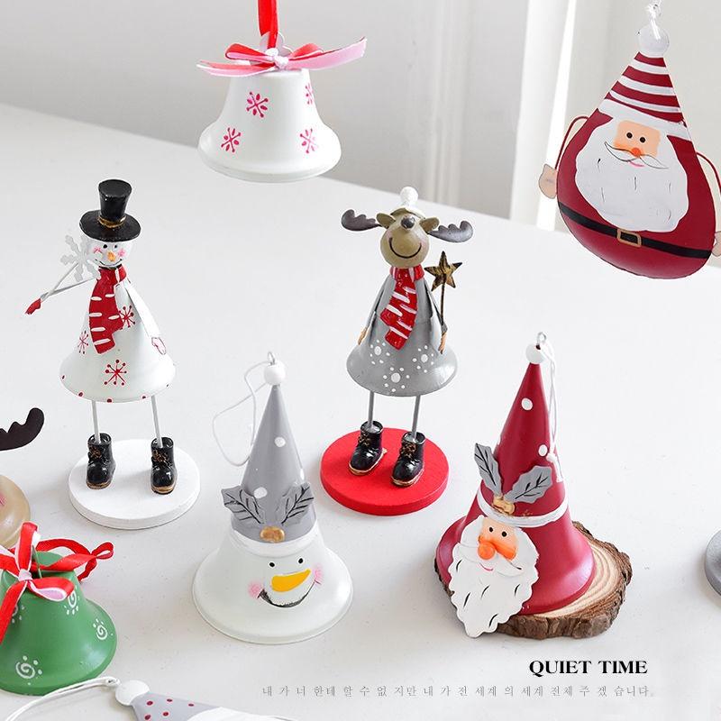Chuông sắt để bàn hình ông già noel và tuần lộc trang trí cây thông giáng sinh