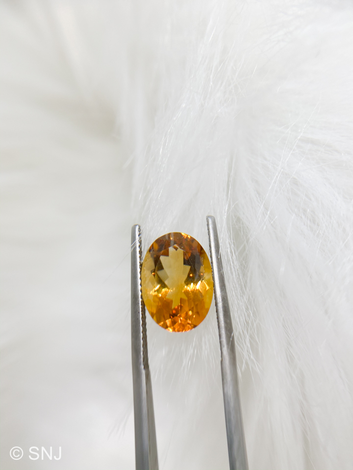 Viên đá citrine thạch anh vàng 6 carat hình oval làm nhẫn mặt dây rất đẹp