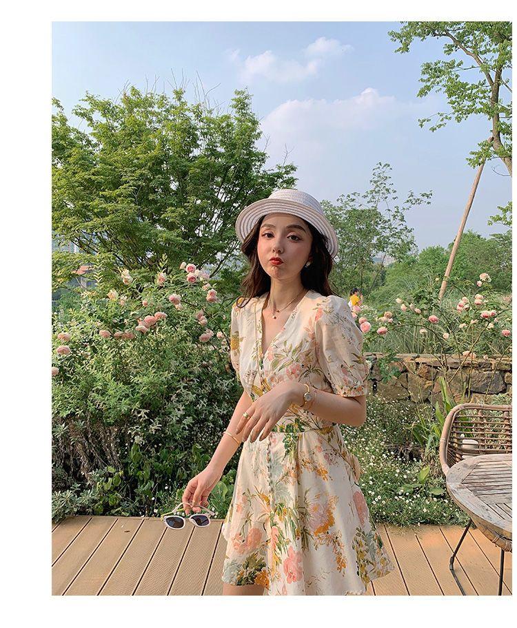 TOBE1SHOP 2023 Xuân/Hè Jumpsuit Nữ dài tay áo Hàn Quốc V cổ đèn lồng tay áo đầm in váy cao eo rộng chân quần