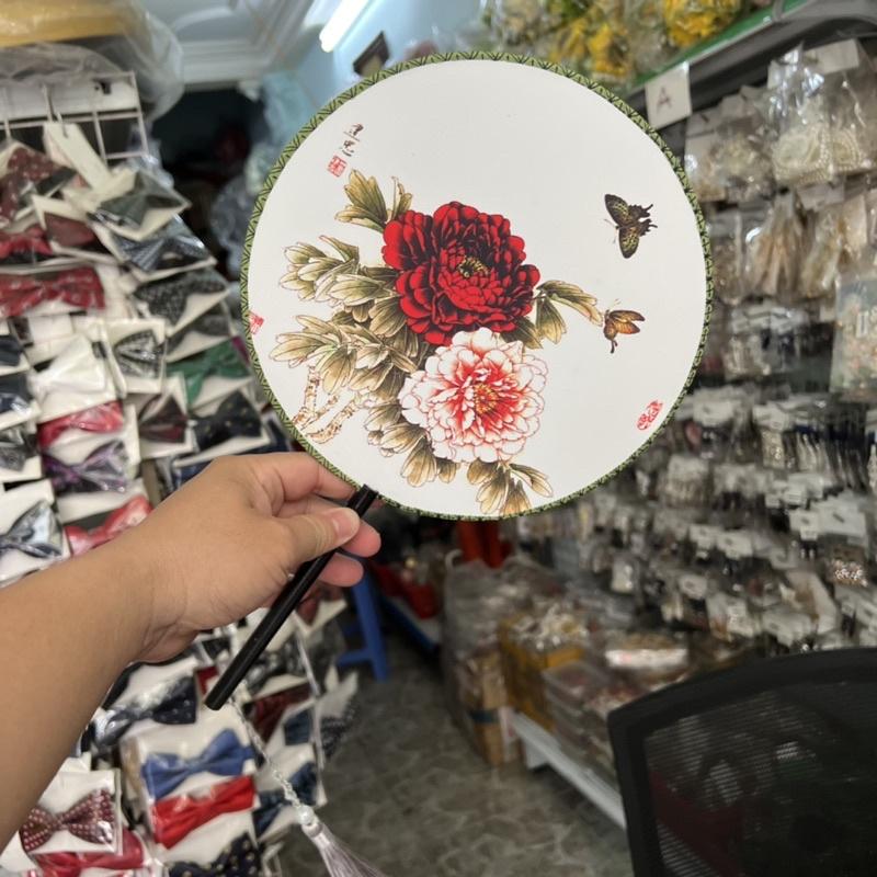 Quạt vải tròn in hình chụp ảnh cổ trang có tua rua Giangpkc