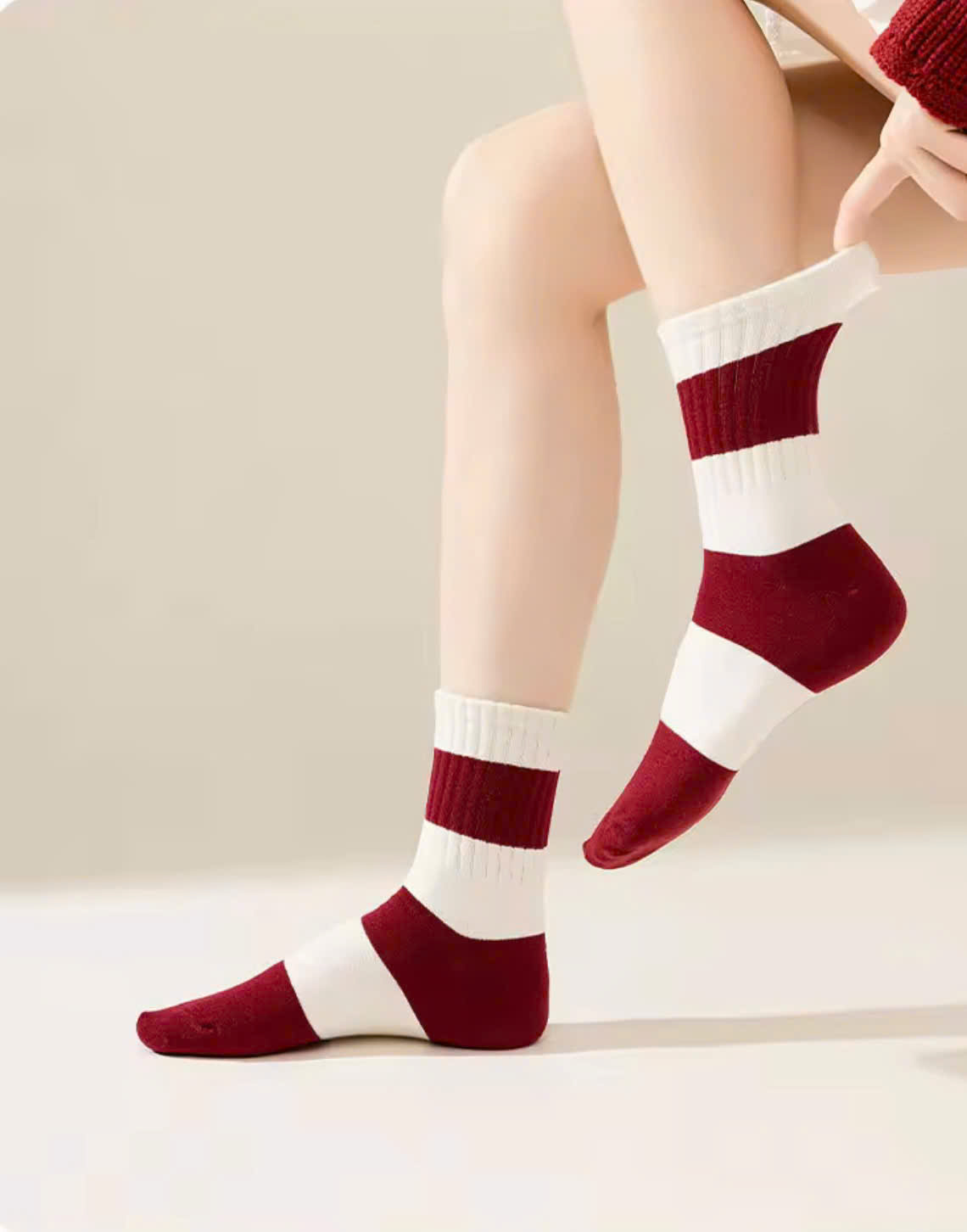 TẤT VỚ ĐỎ NAM NỮ THỜI TRANG SIÊU XINH DỄ THƯƠNG DÀNH CHO NỮ