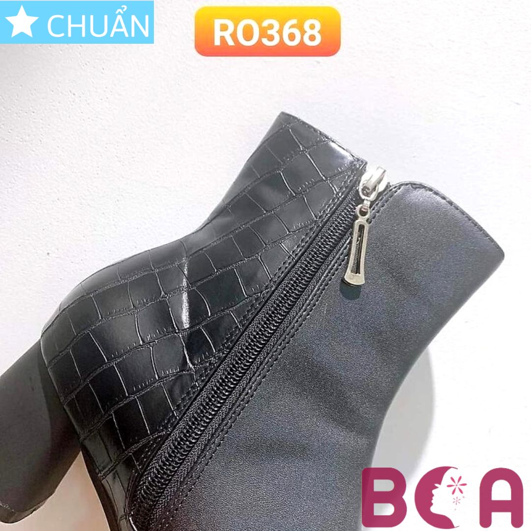 Giày bốt nữ cổ ngắn màu đen 5p RO368 ROSATA tại BCASHOP dây kéo nằm má trong, phần sau cách điệu vân nổi đẹp xuất sắc