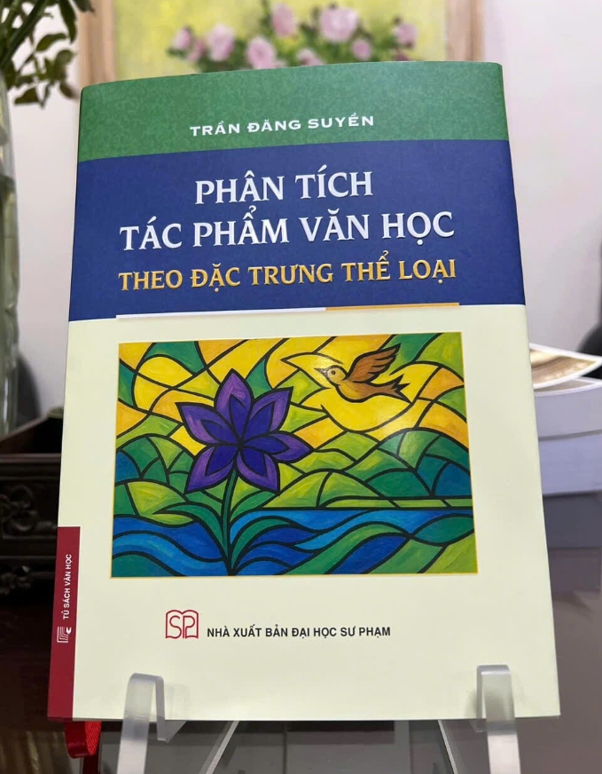 Sách - Phân tích tác phẩm văn học theo đặc trưng thể loại