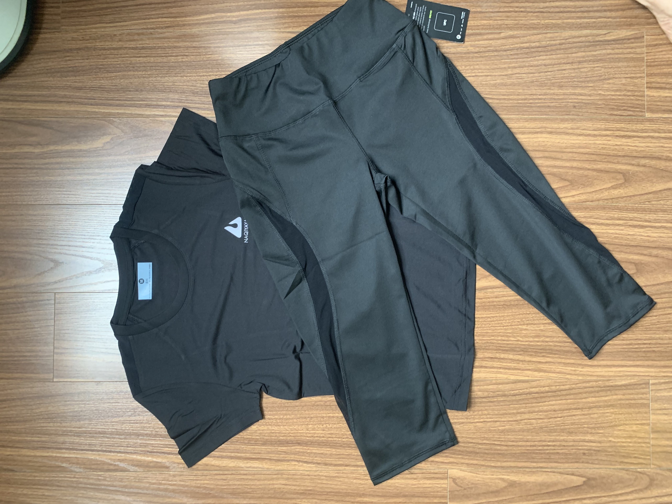 SET ĐỒ NỮ GỒM QUẦN LEGGING LỬNG VÀ ÁO THUN NỮ NGẮN TAY ĐA NĂNG