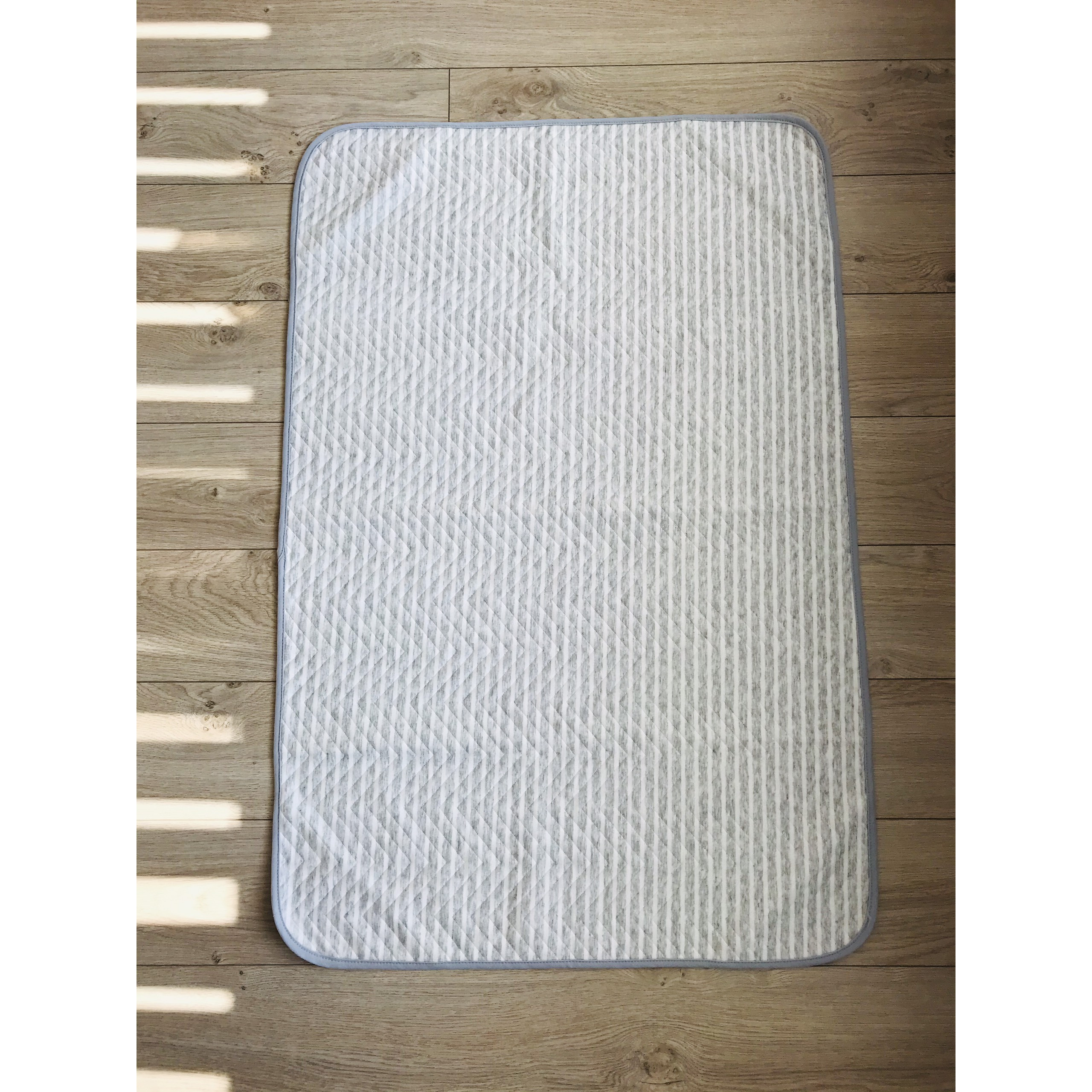 Tấm lót chống thấm bỏ bỉm size 50x70cm