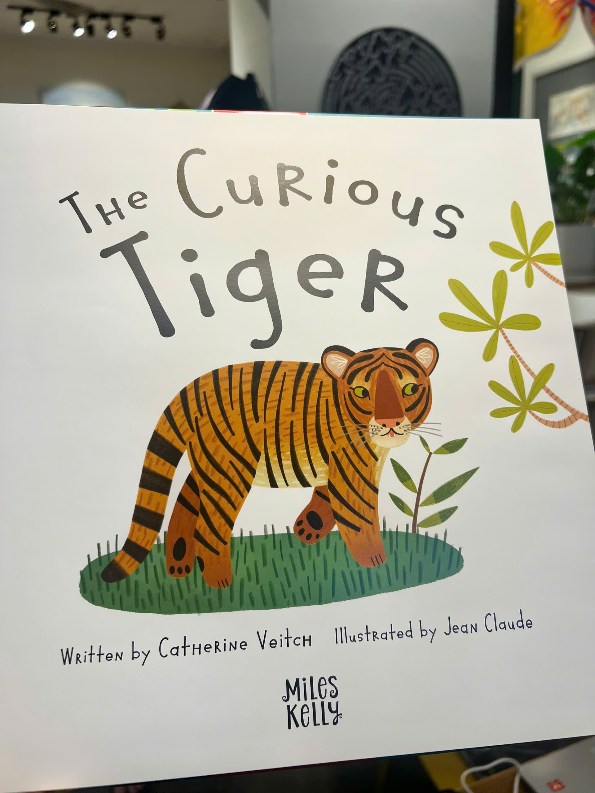 Sách - The Curious Tiger | Miles Kelly Children Book / Ngoại văn Thiếu nhi Bìa cứng / Nhập khẩu