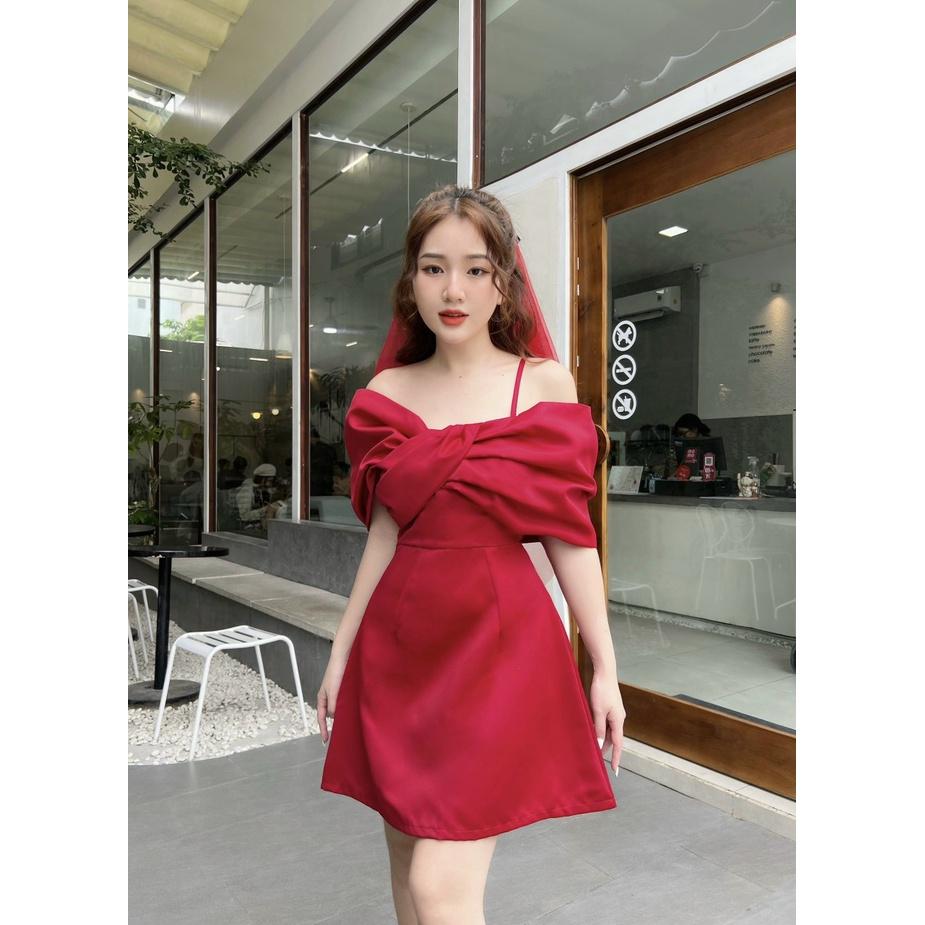 Đầm đỏ trễ vai phối nơ xoắn kèm lúp váy cưới cô dâu dự tiệc
