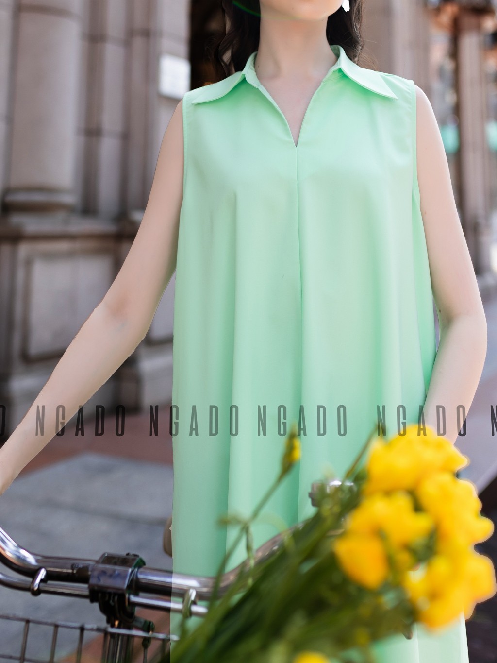 Đầm sơ mi xanh mint sát nách NGADO, đầm suông form rộng