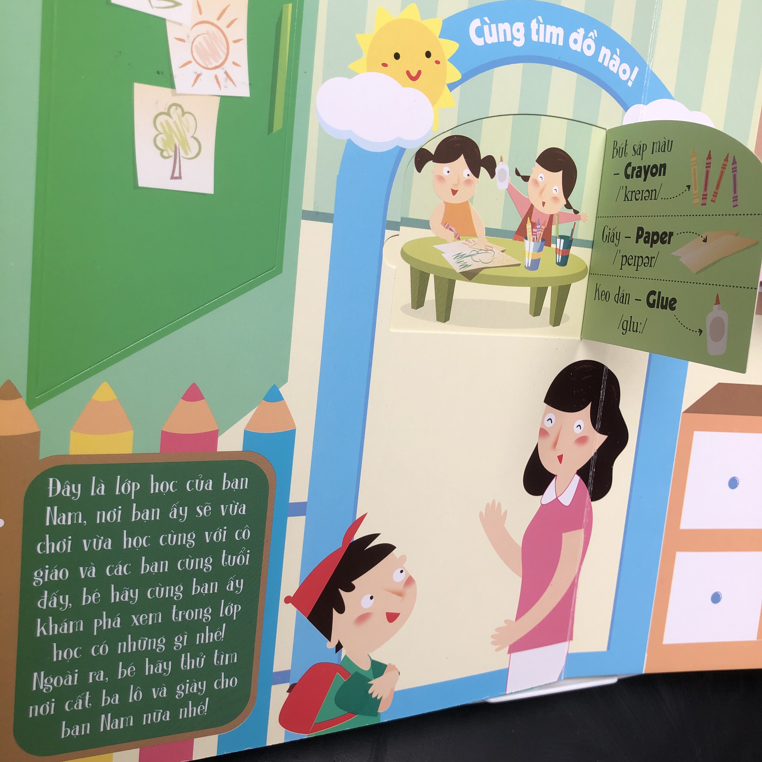 Sách Lift The Flap Lật Mở Khám Phá - At The Nursey School Ở Nhà Trẻ - Cho Bé 0-6 Tuổi Hào Hứng Đi Học Mẫu Giáo