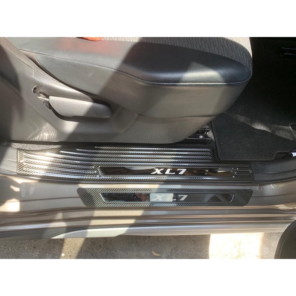 Nẹp Bước Chân Trong dành cho Suzuki XL7 2020-2021 Mẫu Cacbon