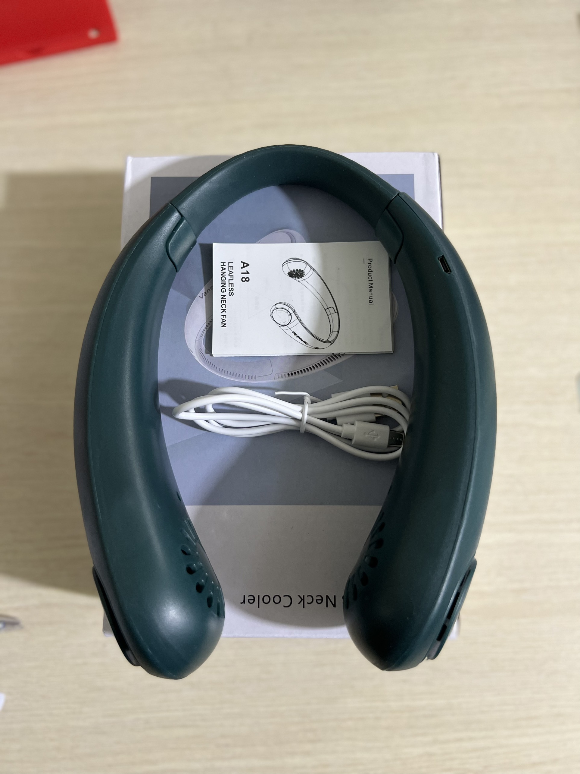 Quạt Mini Đeo Cổ 2 Cánh Quạt 2 Bên Phù Hợp Với Tài Xế Công Nghệ, Người Tập Thể Thao Hoặc Thường Xuyên Phải Ra Ngoài - Giao màu ngẫu nhiên