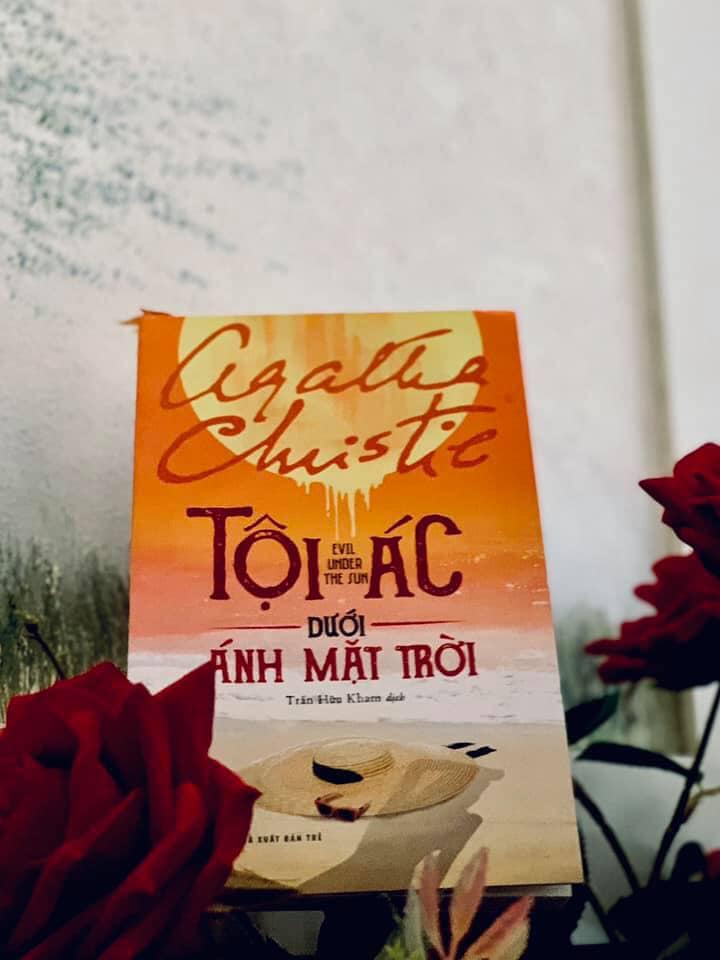 Sách Tội Ác Dưới Ánh Mặt Trời - Agatha Christie