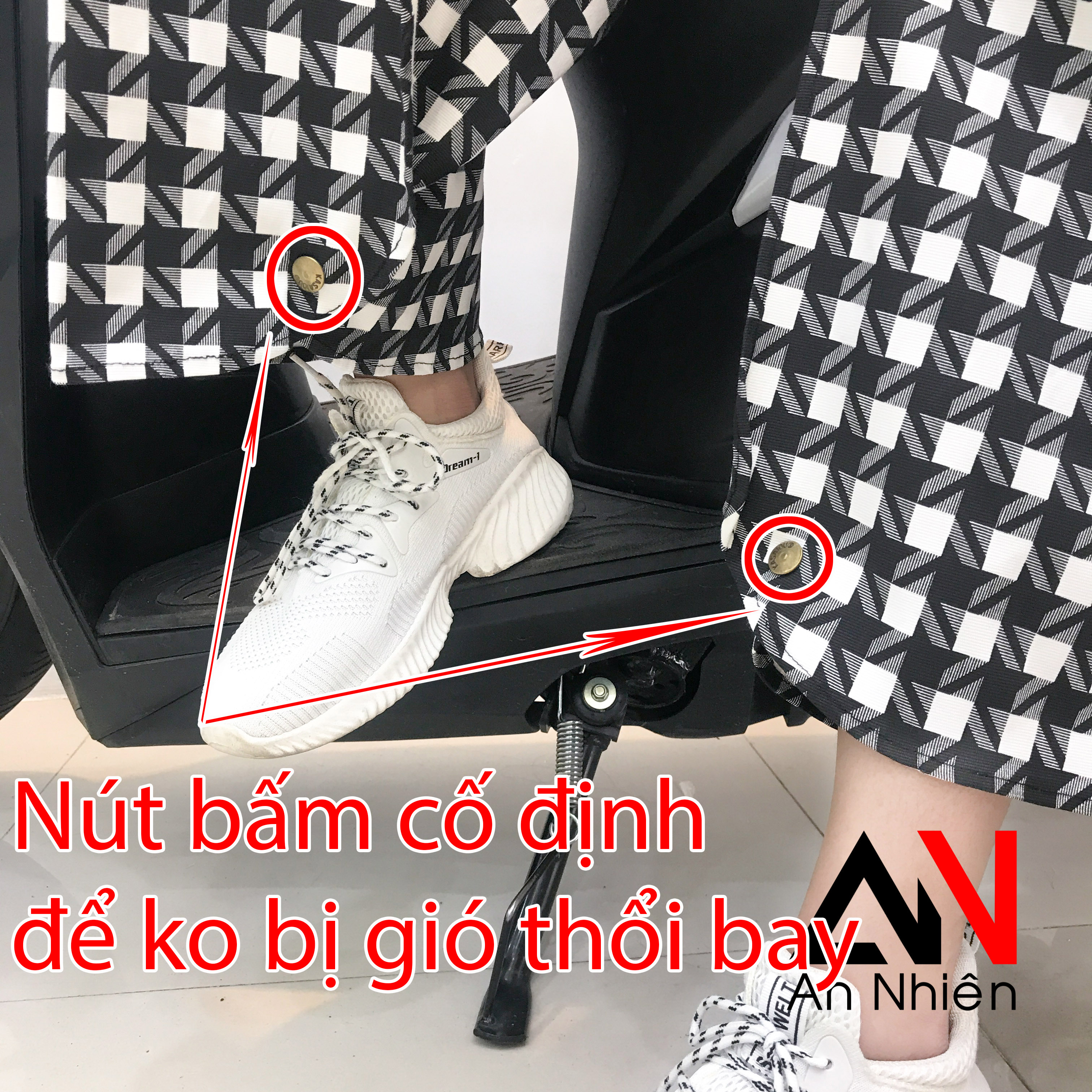 Váy chống nắng xẻ tà cố định bằng miếng dán kết hợp nút bấm chất liệu vải bố mềm mại xòe rộng dài dưới tà váy có nút bấm cố định