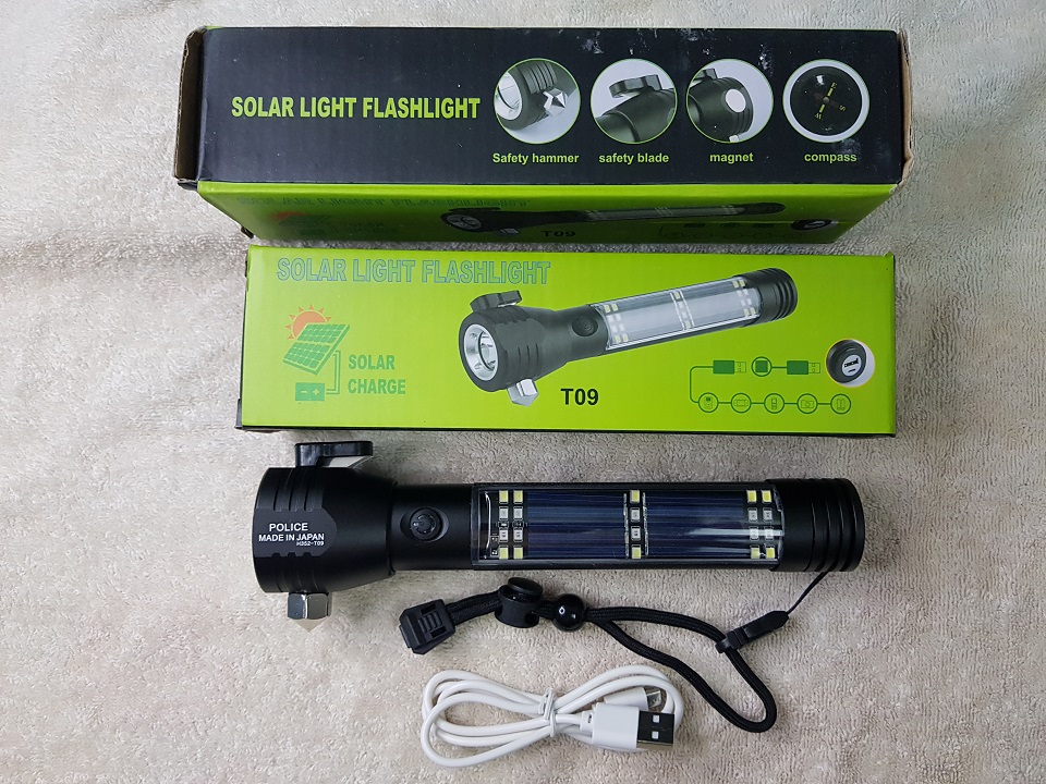 Đèn pin cứu hộ đa chức năng T09, rất cần thiết khi di chuyển trên xe ô tô để cứu hộ cắt dây an toàn và đập vỡ kính khi cần thiết - Hàng chính hãng