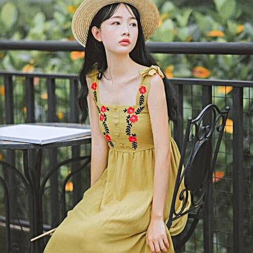 ĐẦM THÊU HOA 2 DÂY BẢN TO NHÚN SAU LƯNG