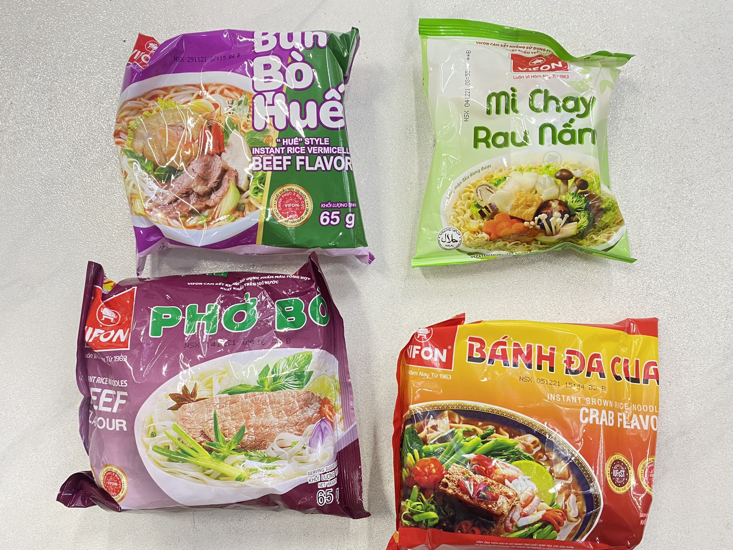 Thùng 30 gói mì, phở, bánh đa Vifon mix vị