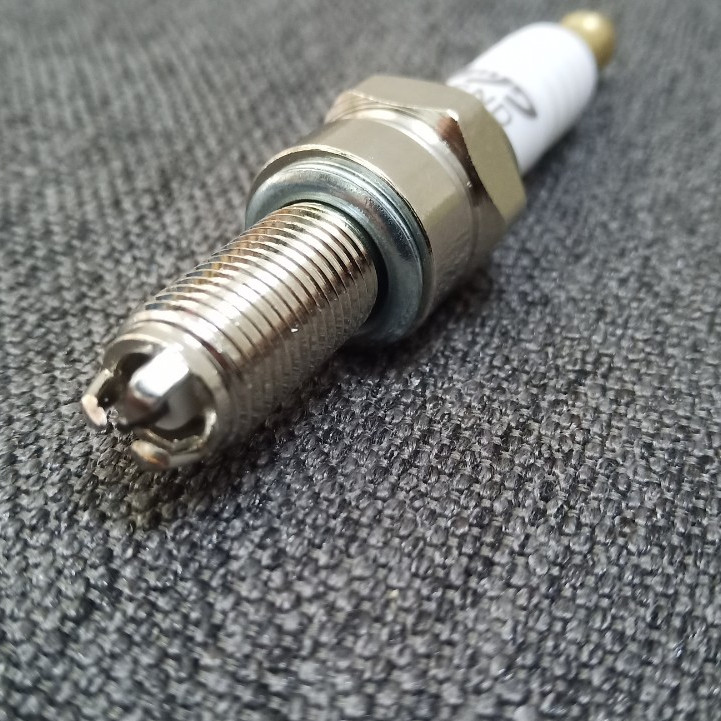 Bugi 3 chấu gắn xe ta ga yamaha HONDA SYM SUZUKI,gắn được các dòng xe tay ga luôn...