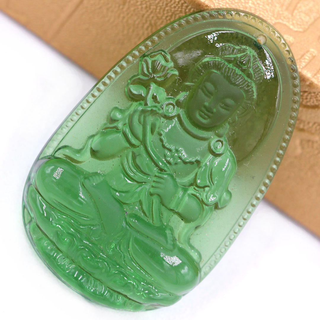 Mặt Phật Đại thế chí thuỷ tinh xanh lá 3.6 cm kèm móc và vòng cổ dây cao su xanh lá, Mặt Phật bản mệnh