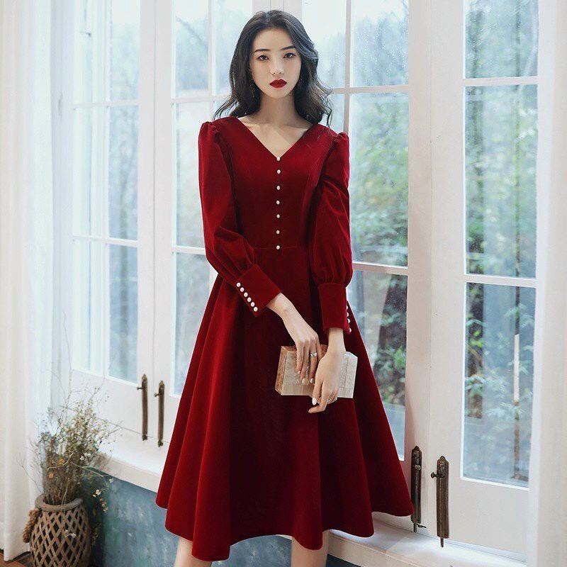 Đầm xoè cổ V đính nút tay dài