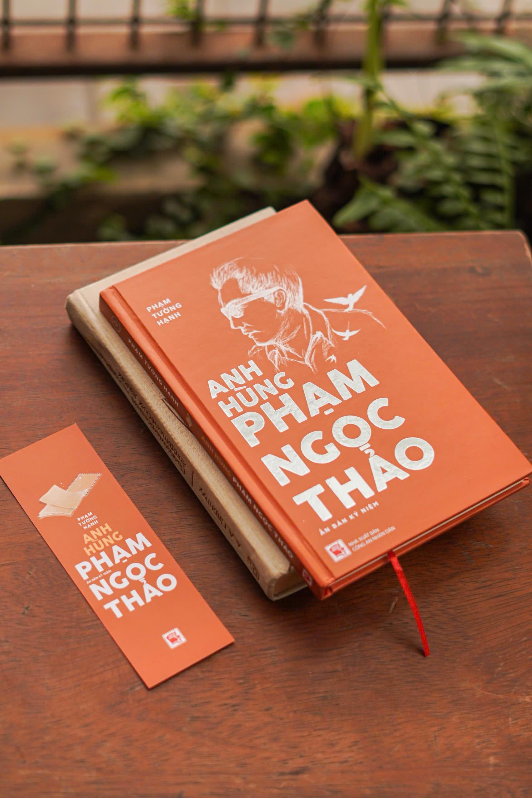 Sách - Anh Hùng Phạm Ngọc Thảo - Ấn Bản Kỷ Niệm - Bìa Cứng
