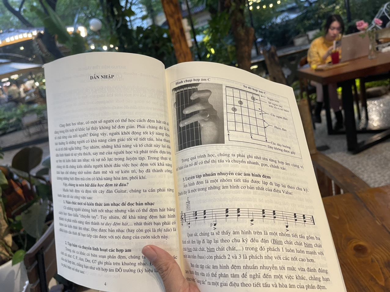 30 NGÀY BIẾT ĐỆM GUITAR – Song Minh biên soạn – Huy Hoàng Bookstore – NXB Dân Trí