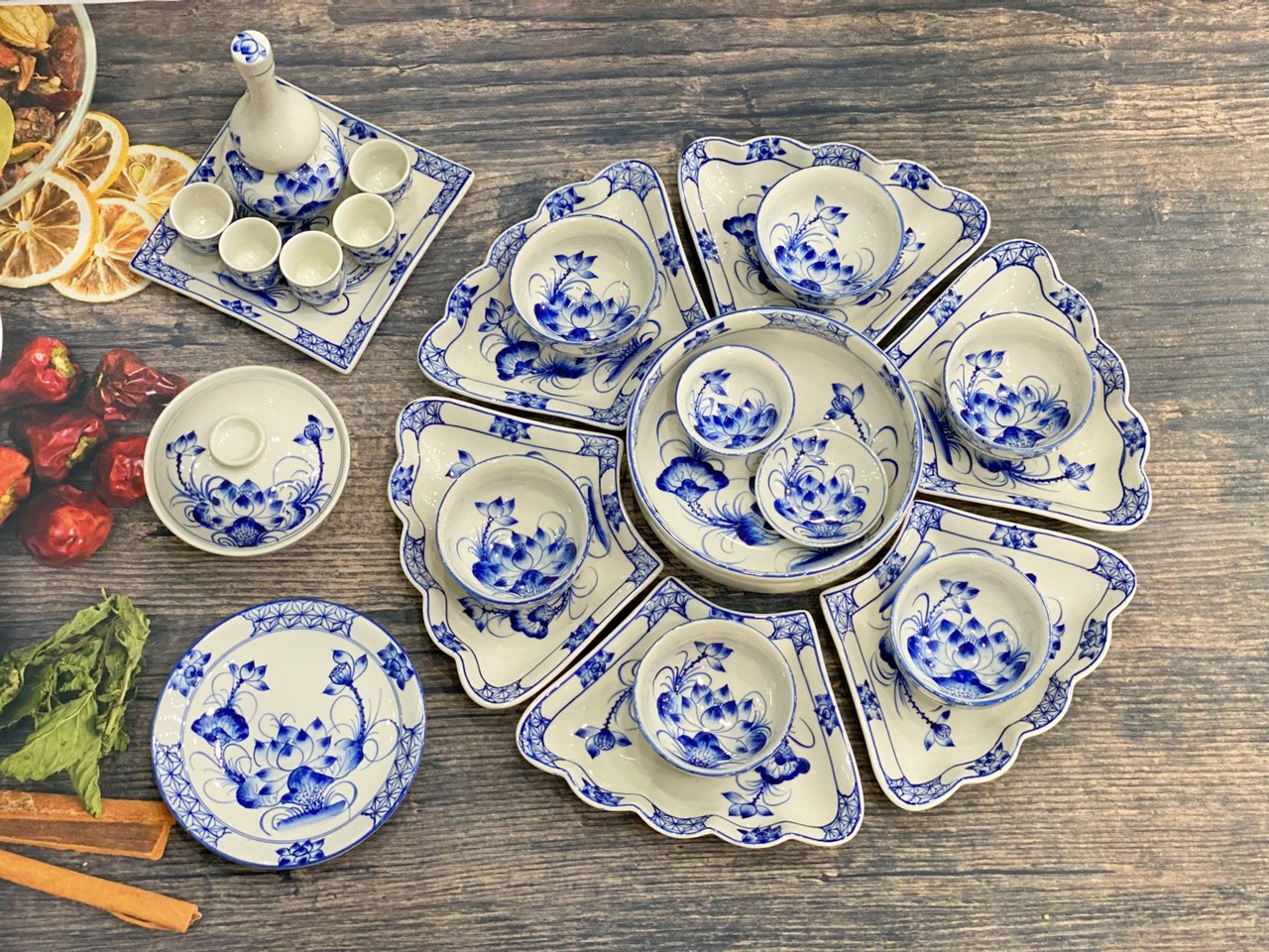 Bộ Bát đĩa mặt trời vẽ sen men lam đường kính 55cm