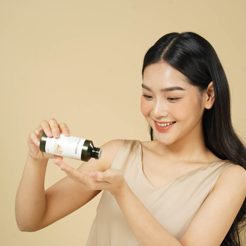 Active Toner Tơ Tằm Thu Mờ Lỗ Chân Lông Cỏ Mềm 150ml