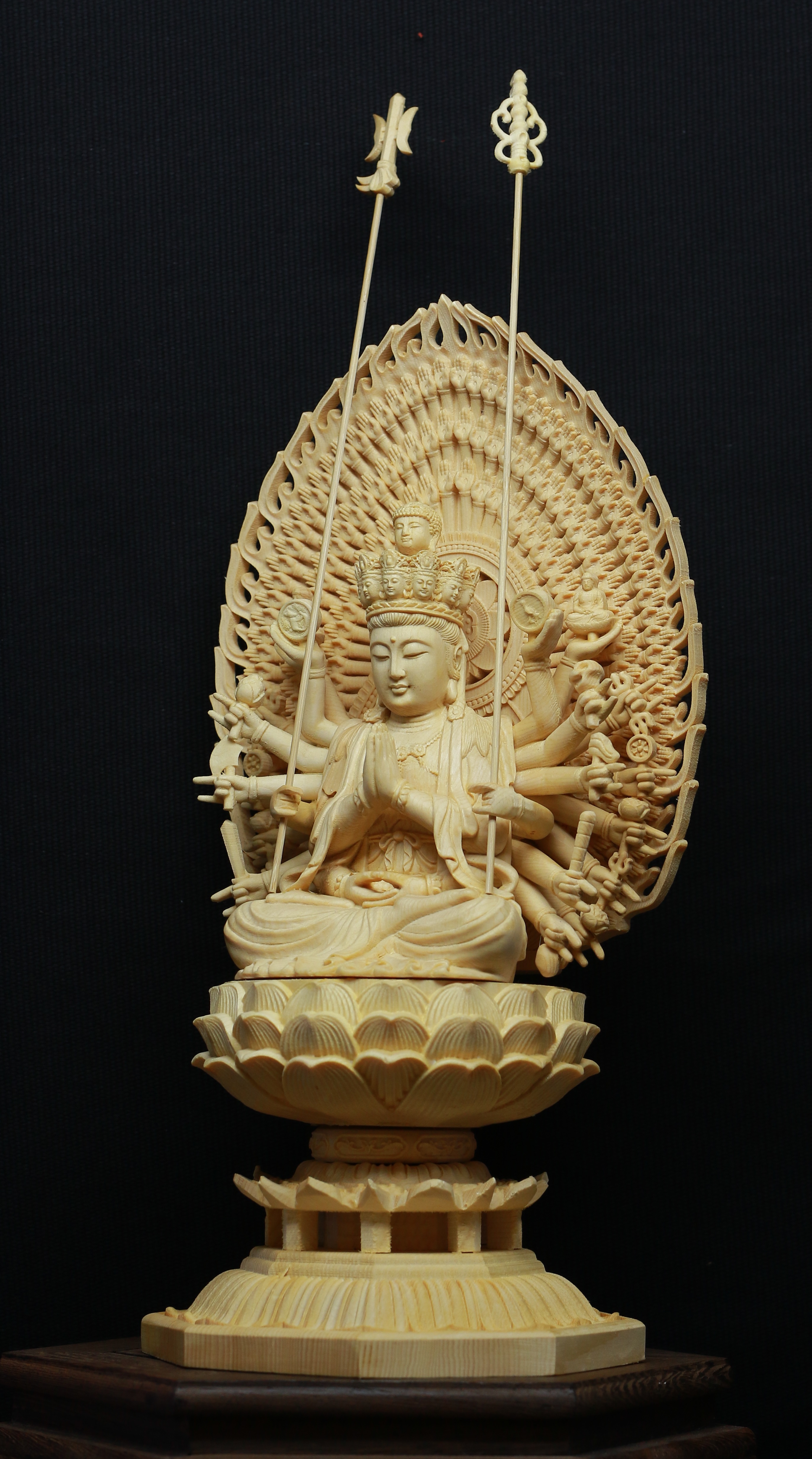 Tượng Bồ Tát Thiên Thủ Thiên Nhãn - Gỗ Hoàng Dương cao 28cm