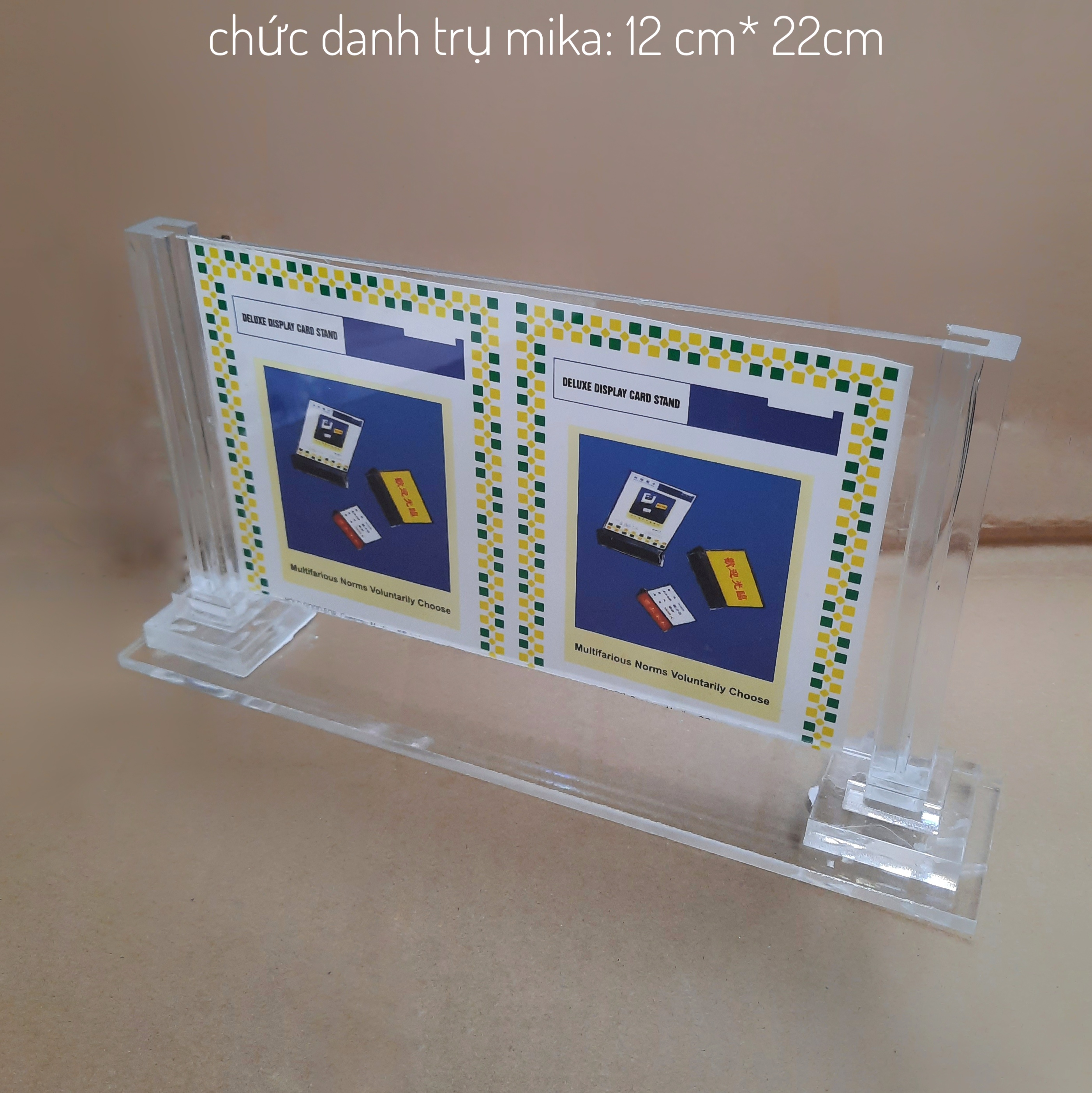 Chức danh để bàn mica trụ 12cm * 24cm.
