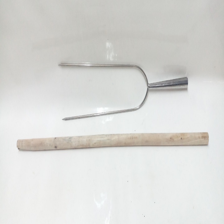 CHỈA QUAY HEO CÁN GỖ 2 CHIA TẶNG KÈM 1 CỌ SILICON QUÉT DẦU.