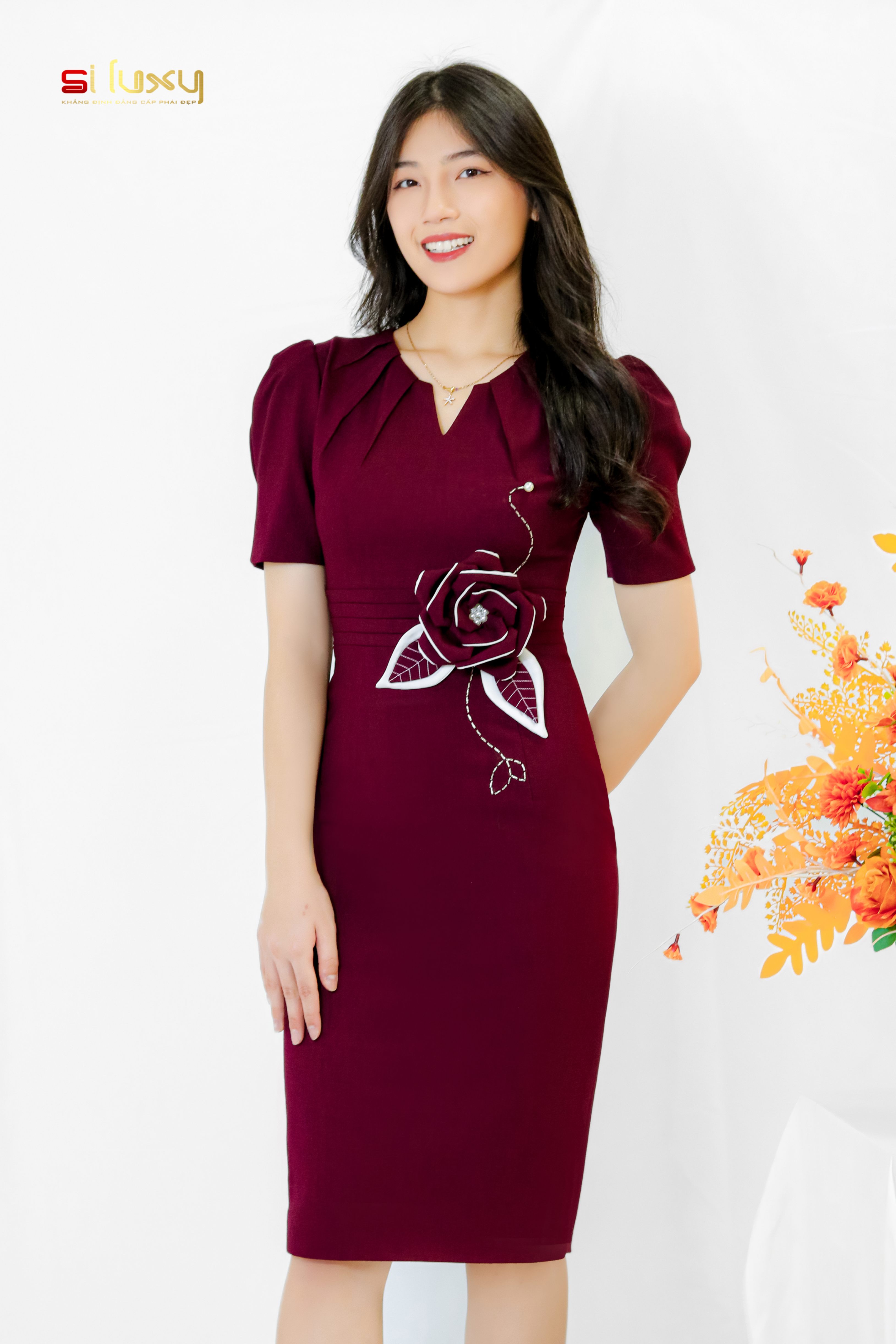 Đầm công sở nữ Siluxy váy thiết kế đỏ đô dáng ôm tay bồng đính hoa eo thủ công tinh tế