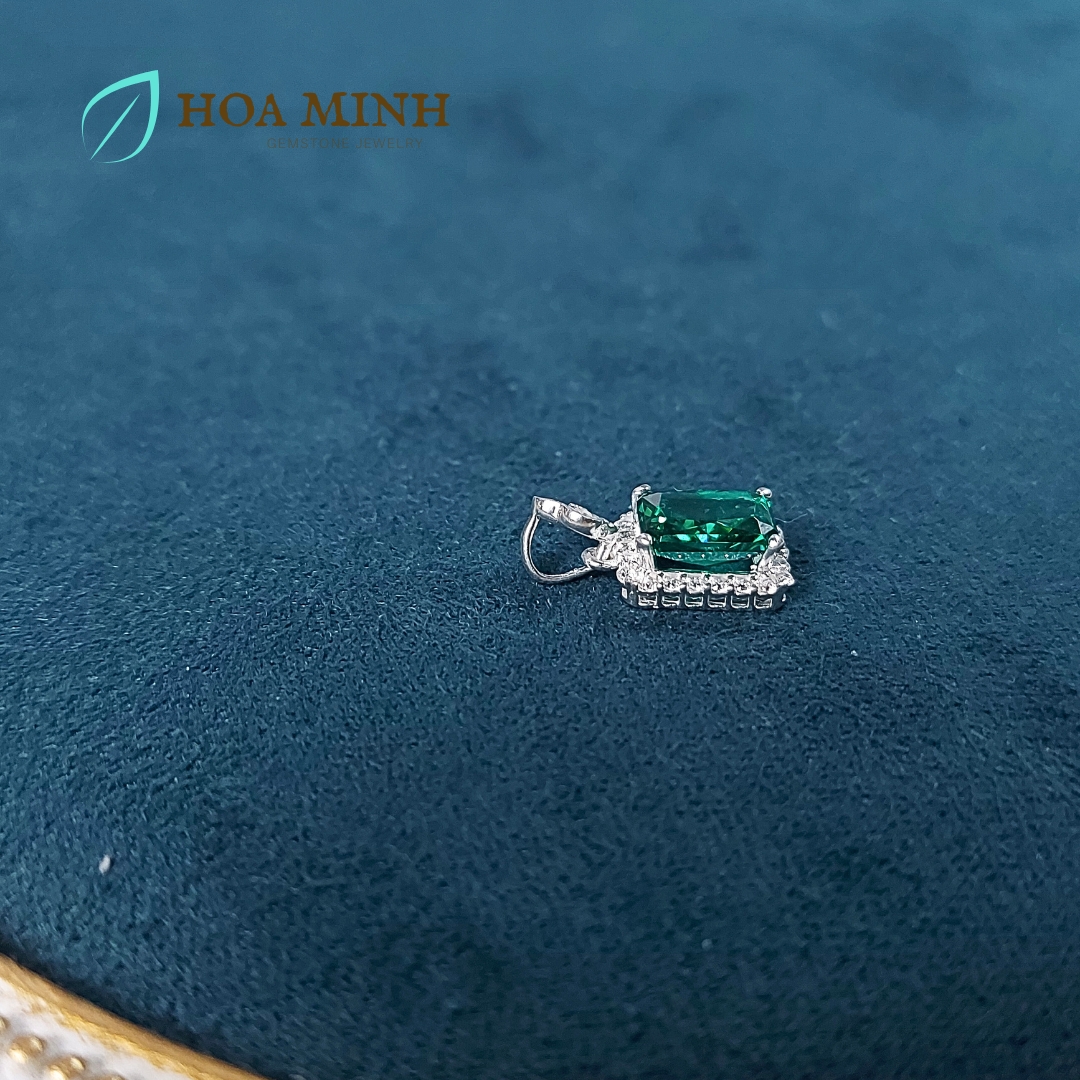 Mặt dây xoàn Nam Phi xanh lá bọc xoàn size 8x10 li kiều diễm, sang trọng