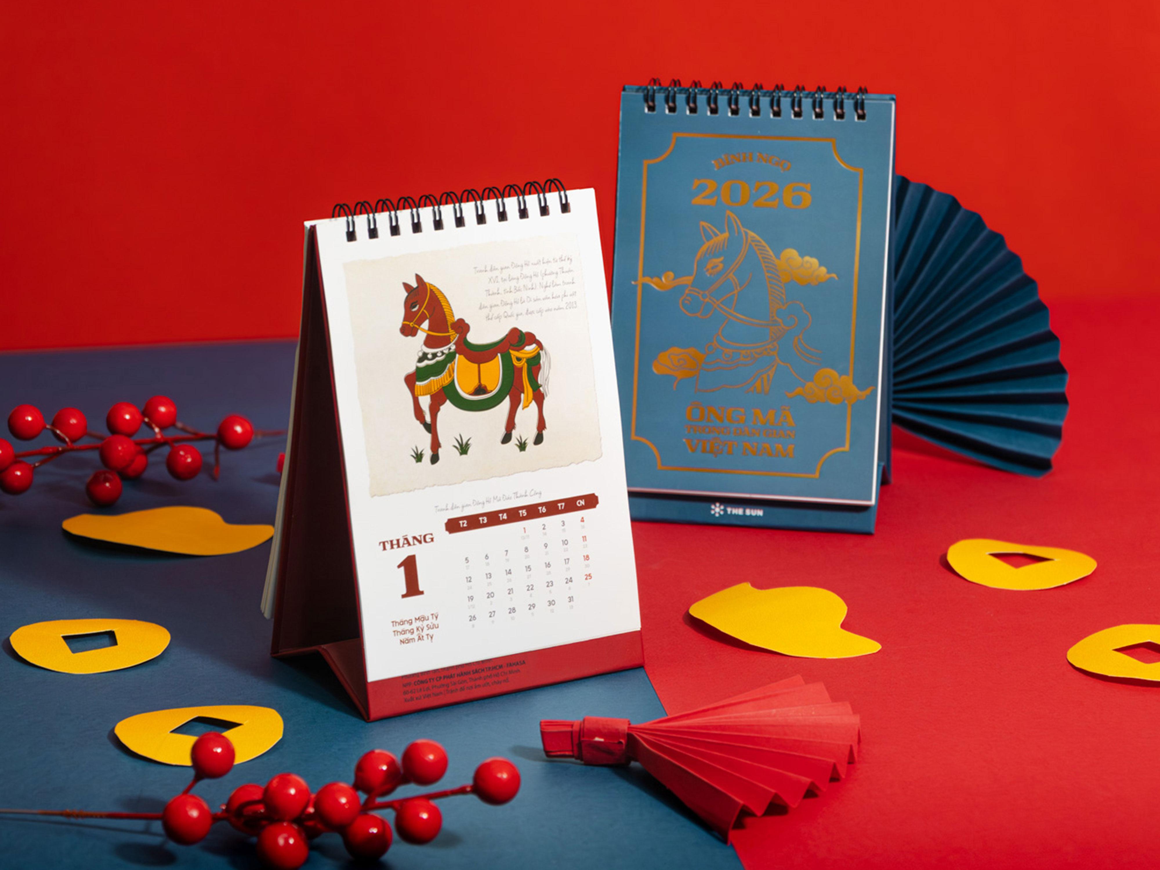 Lịch Bàn Chữ A 2026 - The Sun - Ông Mã - Màu Đỏ