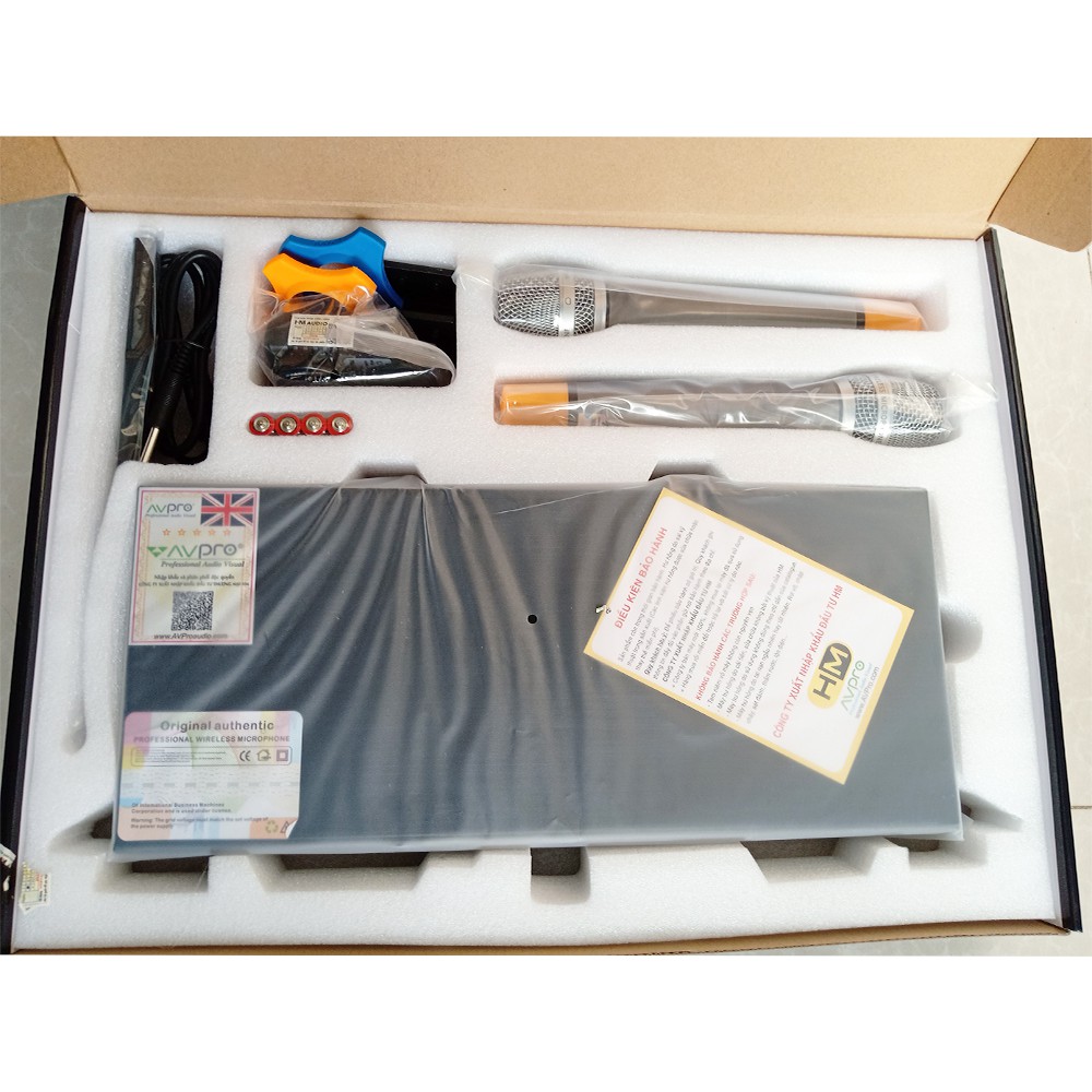 AVPRO V550 - Micro không dây cao cấp - Tặng bộ 04 pin sạc và bộ sạc tự ngắt - Hàng chính hãng