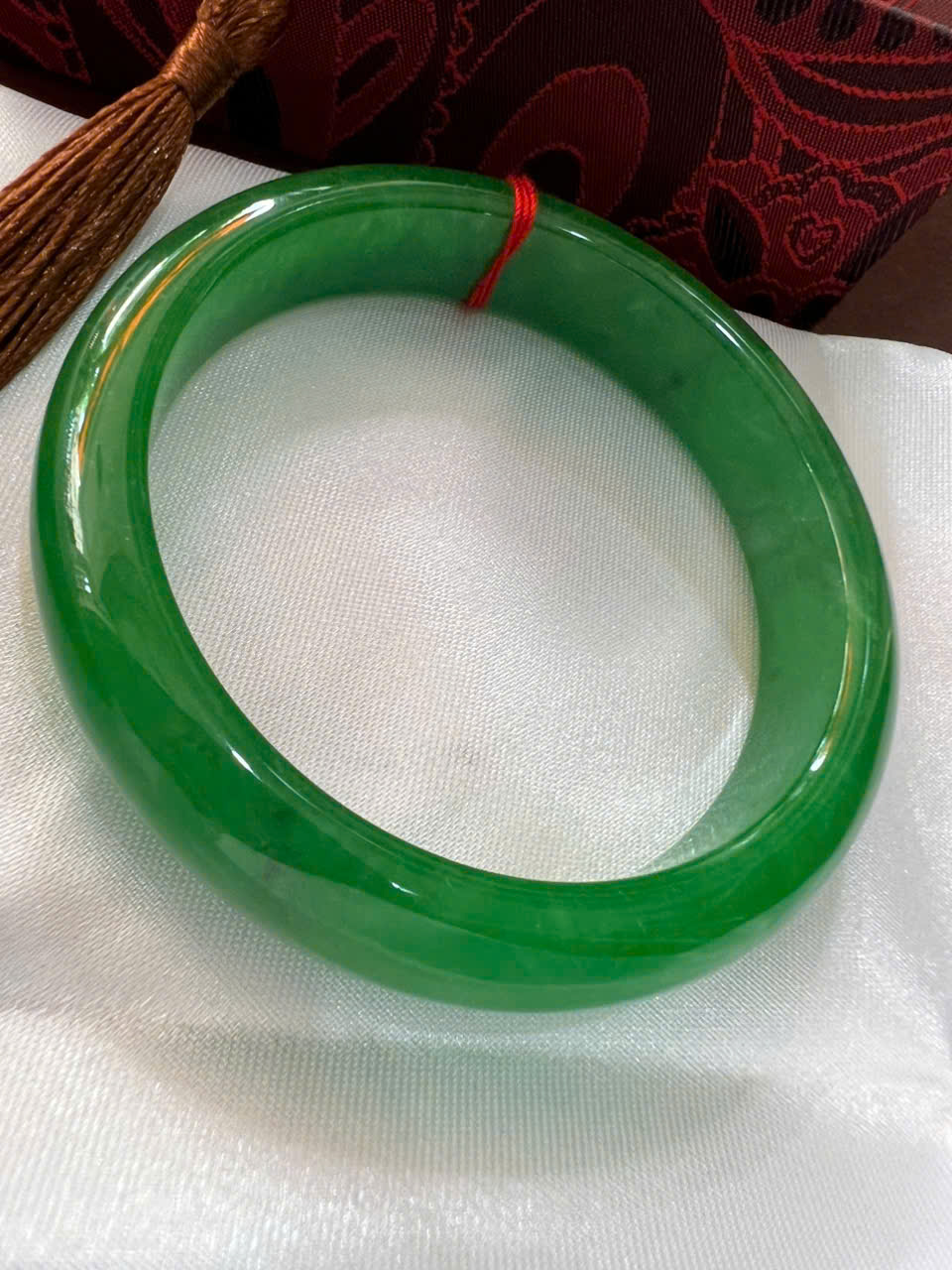 Vòng Tay Nữ Đá Cẩm Thạch Bản Hẹ ĐL Ni 55mm Cao 12mm Dầy 7mm Vòng màu Xanh lá tươi sáng bóng đẹp nữ 53kg - 58kg đeo xinh đẹp sang tay món quà tặng mẹ tặng nữ ý nghĩa ạ