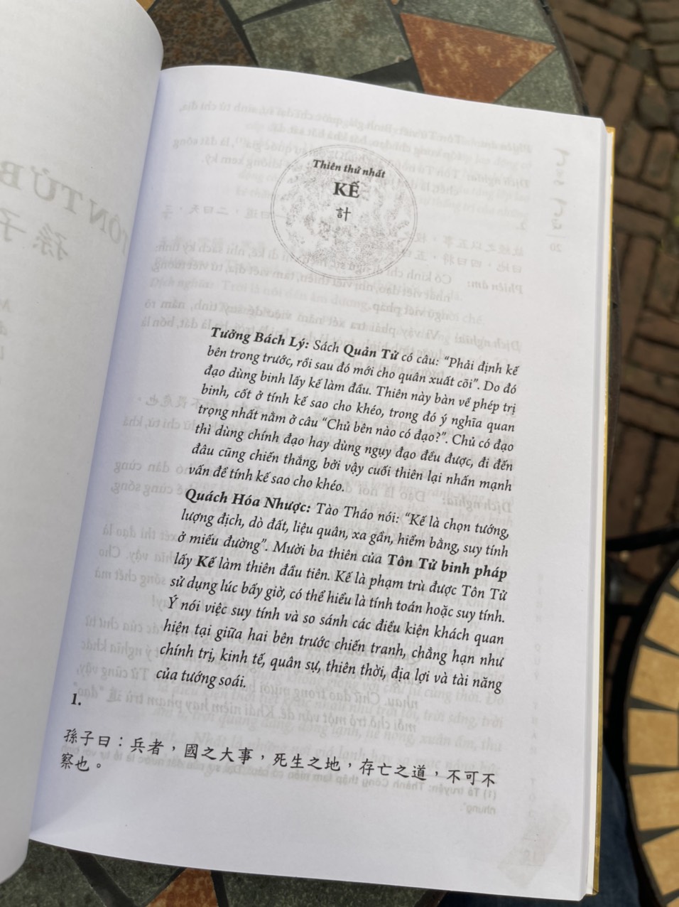 (Bộ sách CHƯ TỬ TINH TUYỂN do Ngô Trần Trung Nghĩa dịch và biên soạn - Bìa cứng) TÔN TỬ - BINH QUÝ THẦN TỐC - Khang Việt Book - NXB Văn Học