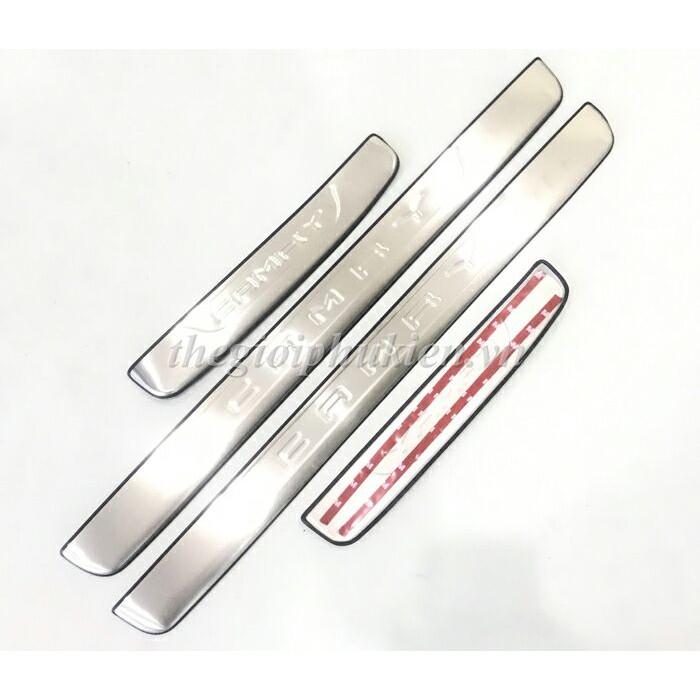 Bộ Ốp bậc, Nẹp bước chân Toyota Camry 2019 - Mẫu INOX