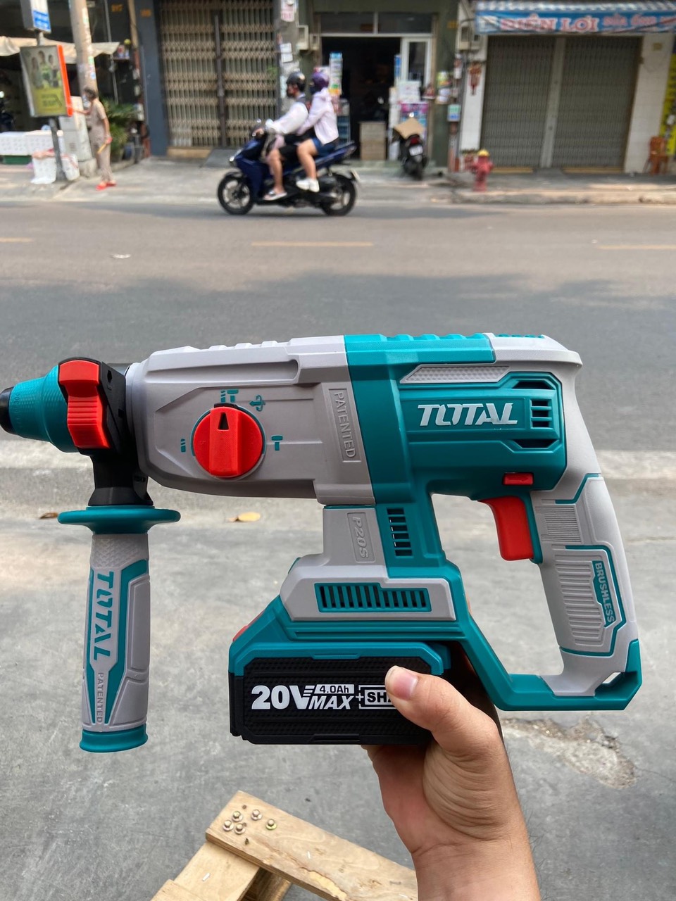 Bộ combo 3 máy khoan động lực, máy mài góc và máy siết vít dùng pin 20V Total TOSLI2301510