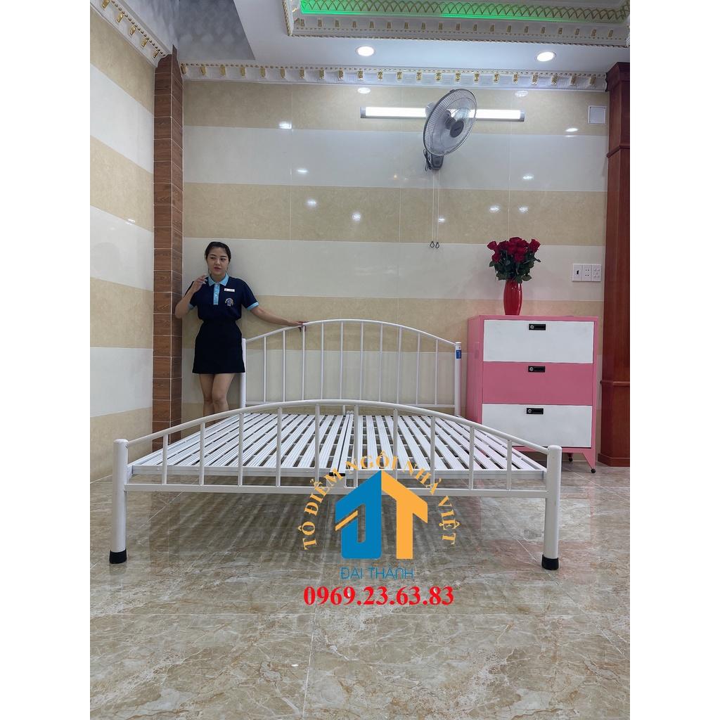 Giường sắt mỹ nghệ 1m6x2m Đại Thành