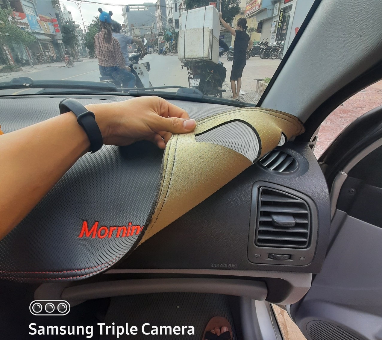 Thảm Taplo Xe Kia Morning 2012-2020 loại da dày cao cấp 3 lớp chống trượt Da Carbon đen