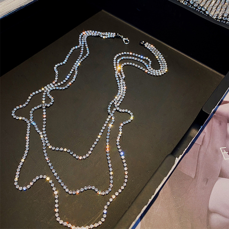Dây chuyền vòng cổ chuỗi flash chain đá lấp lánh 3 tầng sang chảnh khí chất trang điểm make up lộng lẫy nổi bật