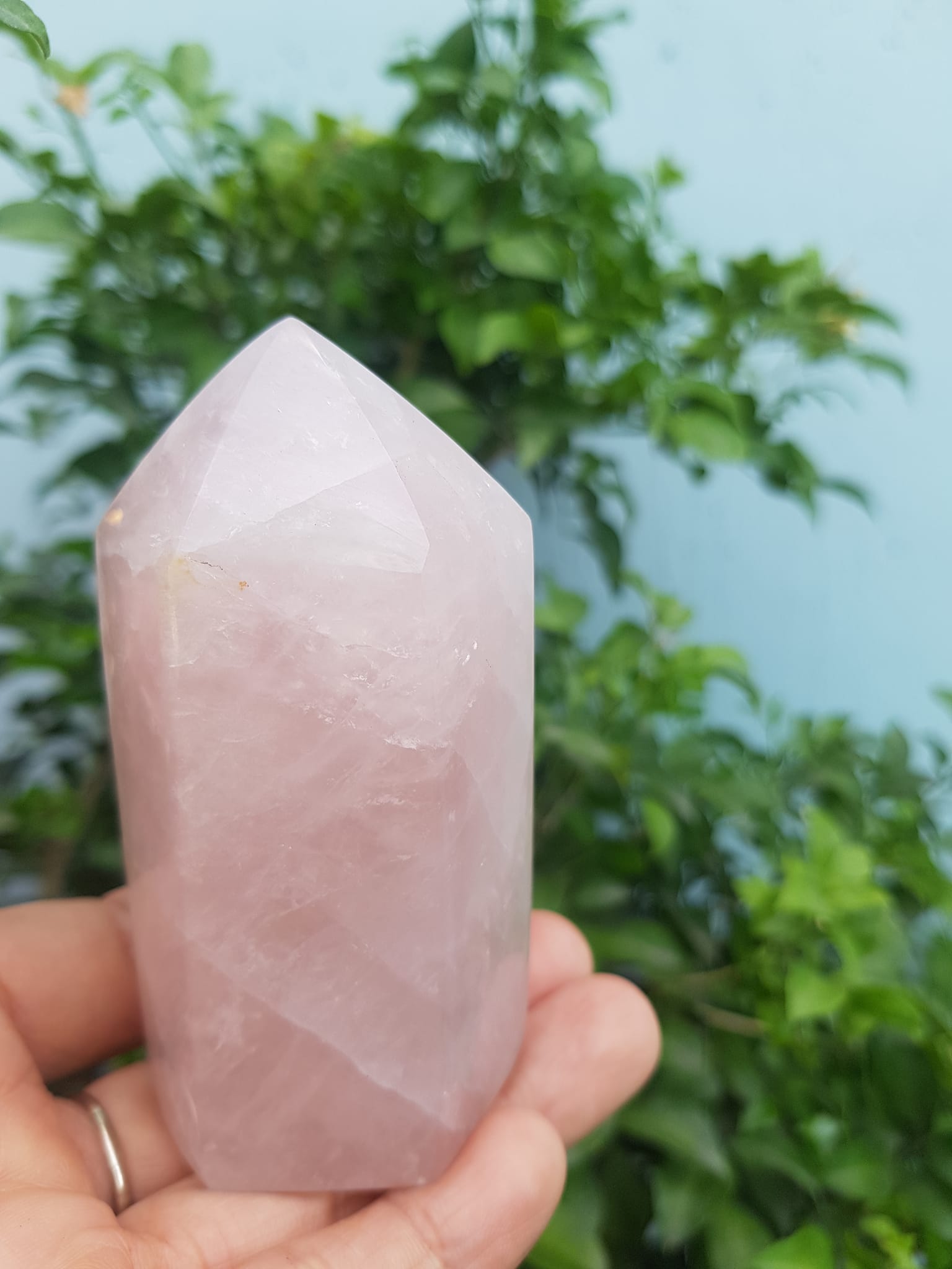 Trụ tài lộc để bàn đá Thạch Anh Hồng tự nhiên Cao 8,5cm x 4cm mệnh Hỏa mệnh Thổ ạ Thu hút tài lộc đem lại may mắn giải tỏa căng thẳng mệt mỏi để bàn làm việc phòng khách trong nhà ạ