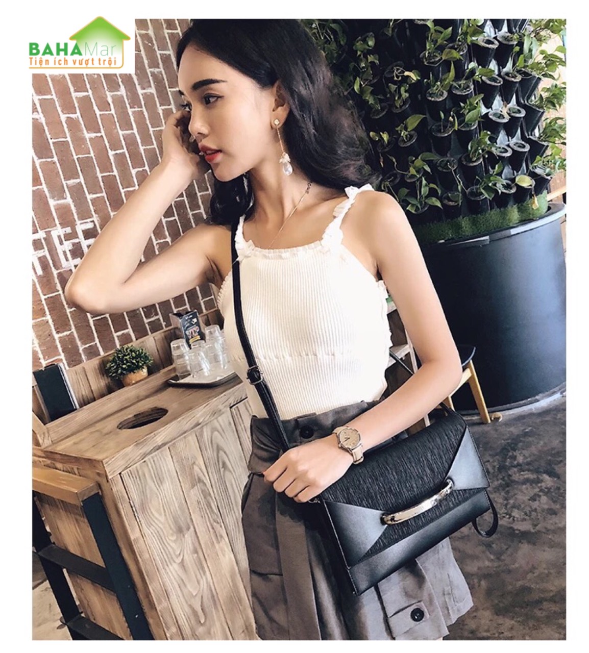 TÚI THỜI TRANG DỰ TIỆC SANG TRỌNG CAO CẤP "BAHAMAR" Với dây đeo vai có thể điều chỉnh. Dây kéo đóng cửa và khóa từ đóng cửa.