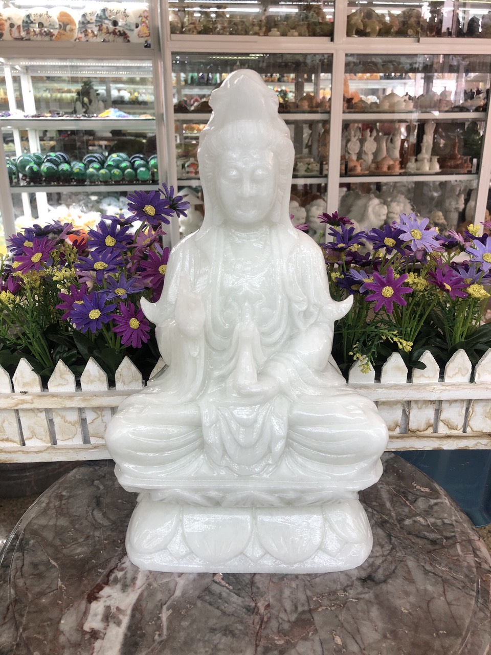 Tượng Phật Bà Quan Thế Âm Bồ Tát ngồi đài sen cầu bình an đá cẩm thạch trắng - Cao 30 cm