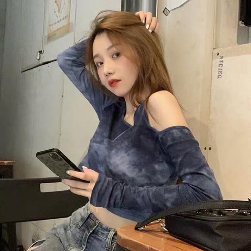 Áo croptop hở vai màu loang tie dye cá tính 2021