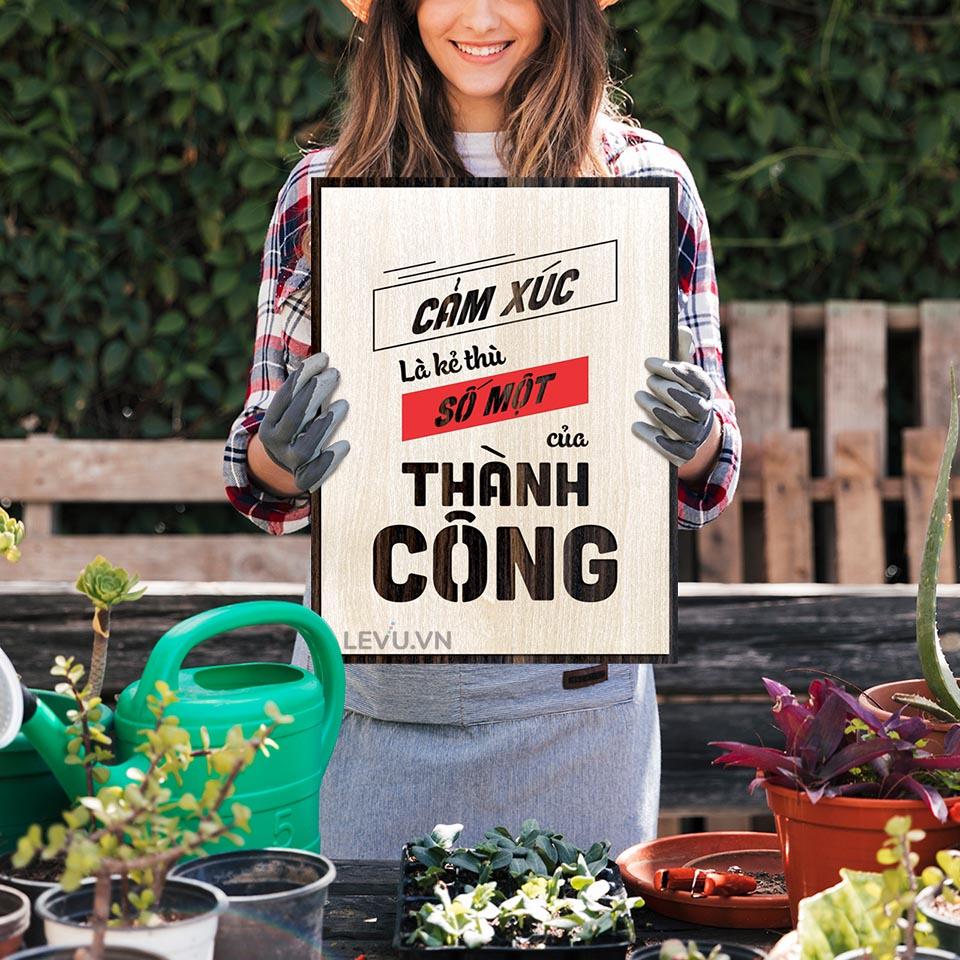 Tranh Tường Ý Nghĩa LEVU LV079 "Cảm xúc là kẻ thù số một của thành công"