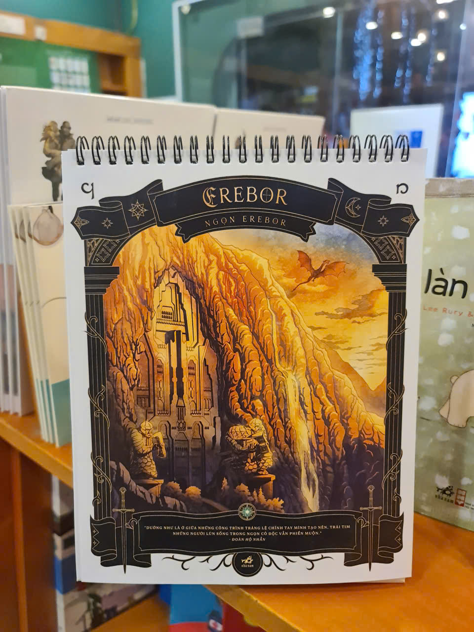 Lịch để bàn Nhã Nam Bính Ngọ 2026 - Vùng đất kỳ ảo (Nhã Nam 2026) (Nhã Nam Offcial)