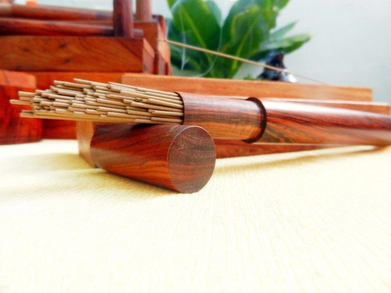 Nhang trầm hương không tăm hộp gỗ sang trọng