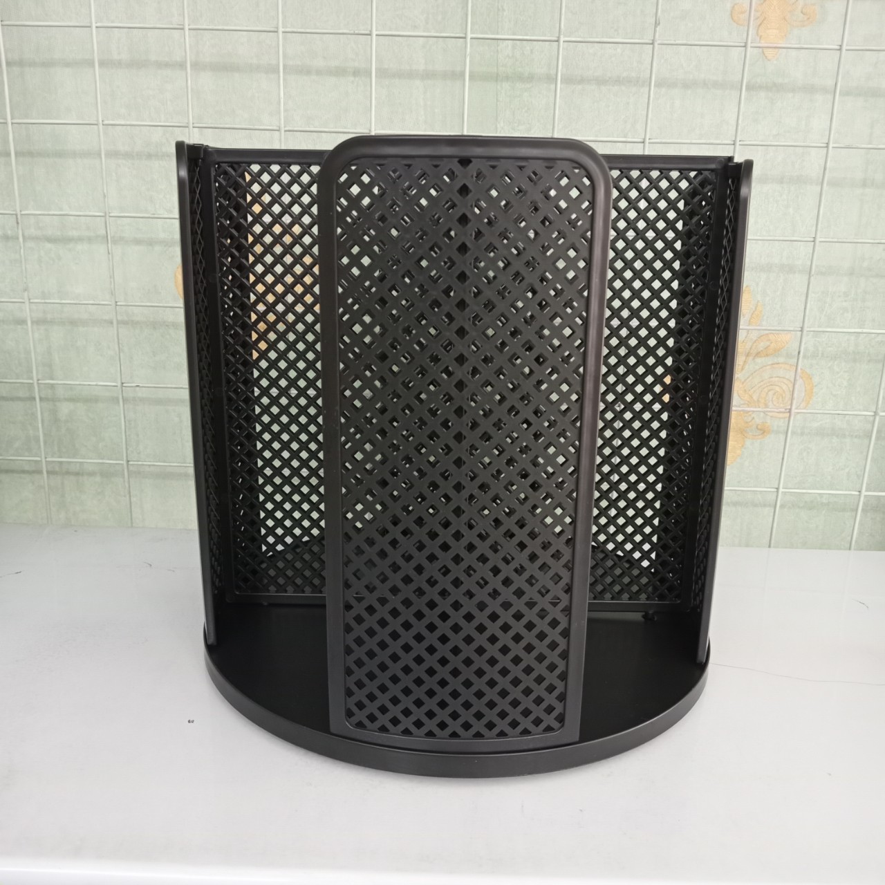 KỆ ĐỰNG LY NHỰA CHIA NGĂN XOAY 360 ĐỘ